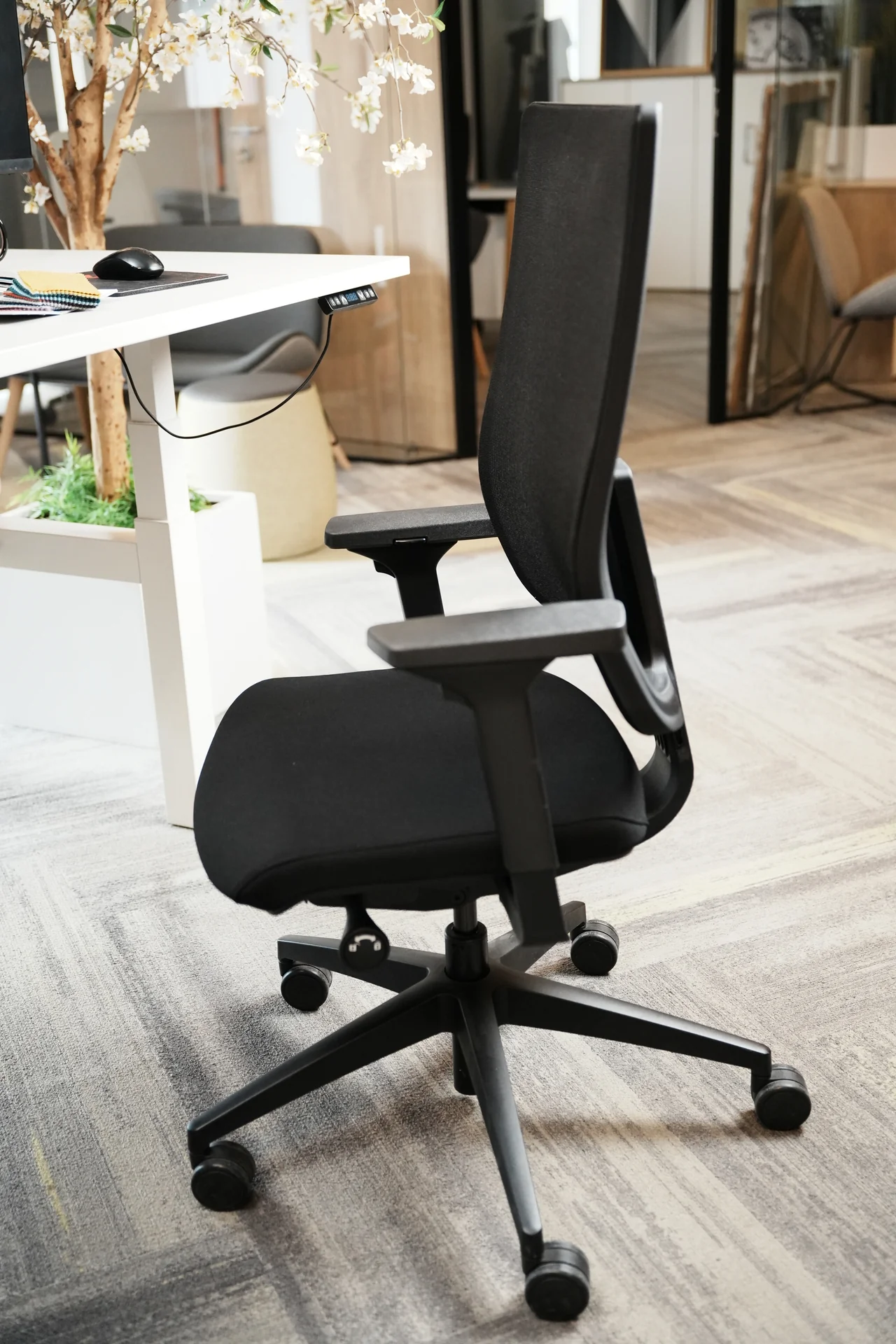 Silla de oficina ergon&oacute;mica fotografiada para A4 Am&eacute;nagement