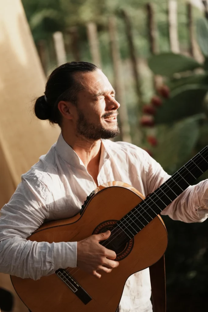 Guitarrista a la luz del Bivouac, Astranova