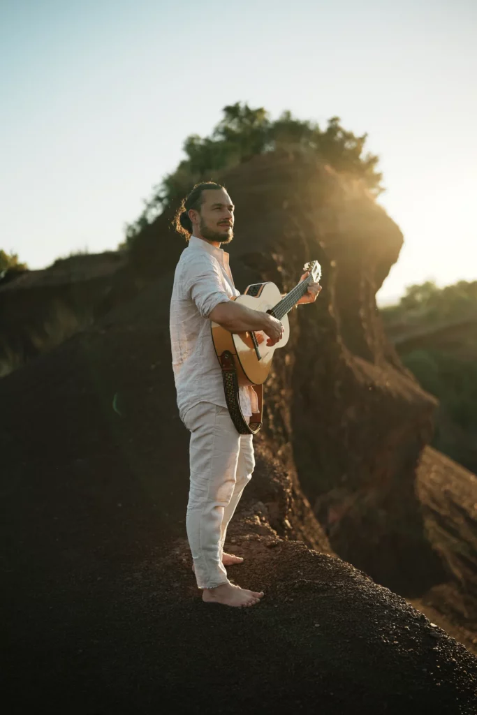 Retrato de cuerpo entero con guitarra, Astranova