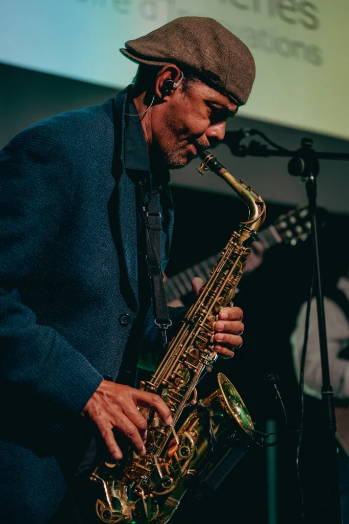Saxophoniste en concert, Astranova