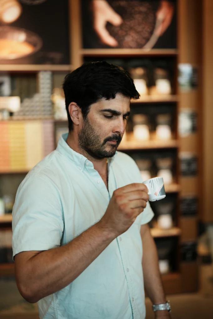 Le geste de dégustation du café