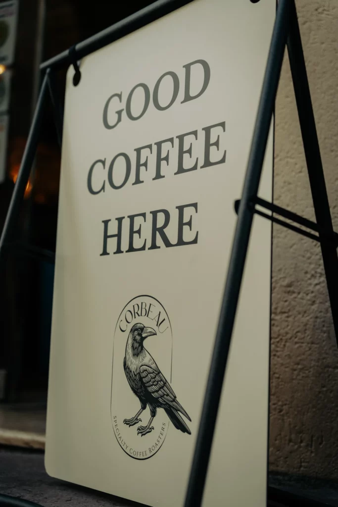 Le chevalet Good Coffee Here de Corbeau