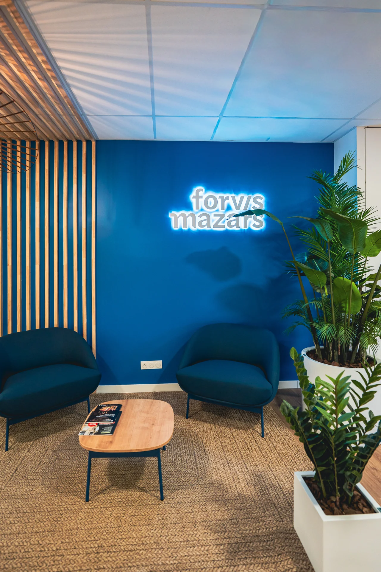Zona de espera e identidad de Forvis Mazars