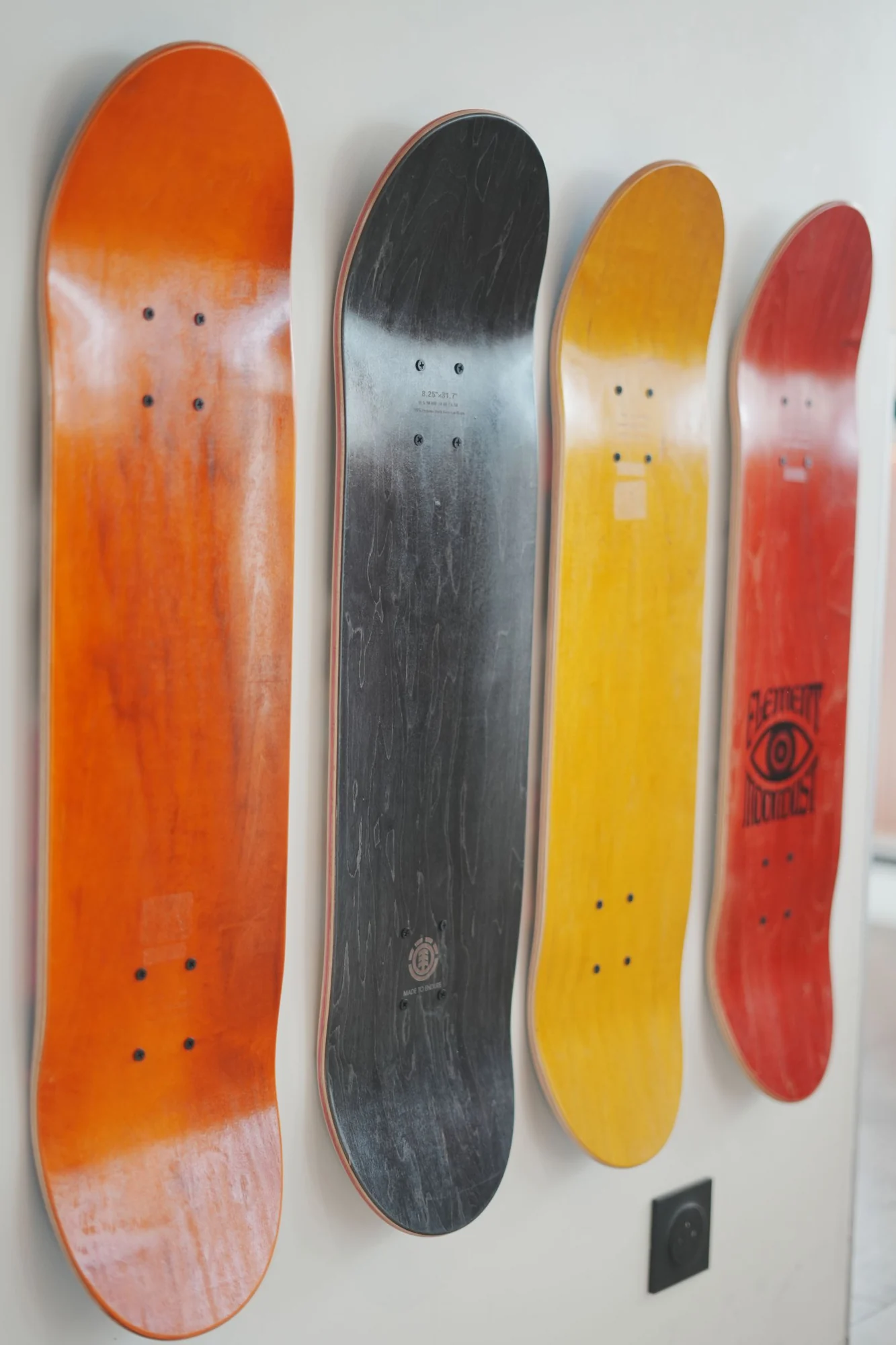 Planches de skate au mur — Le Jost Montpellier