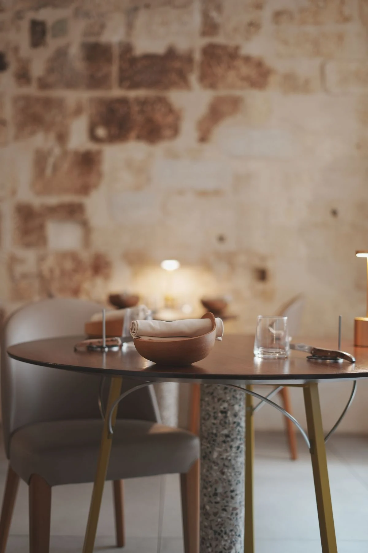 Une table dans la salle — Le Pastis