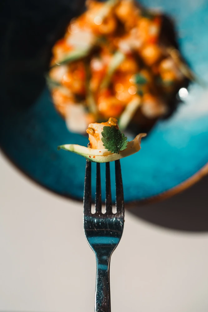 Bocado en un tenedor en L&rsquo;Essentiel