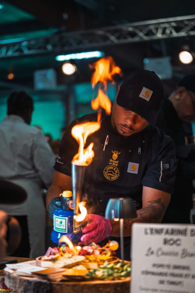 La flamme sur le stand de L’Enfariné du Roc