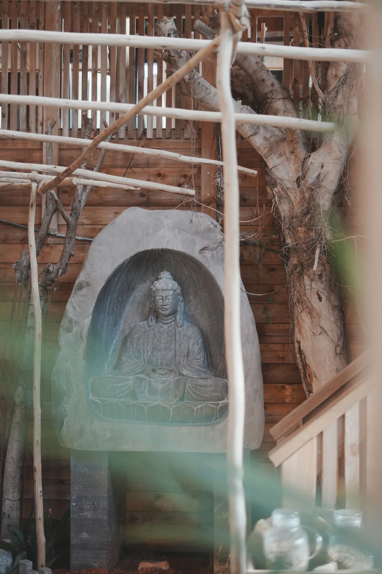 Buddha statue and wooden structure &mdash; Villa Occitana